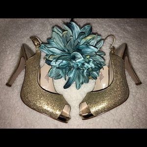 Nine West Speeler Gold sparkle heels